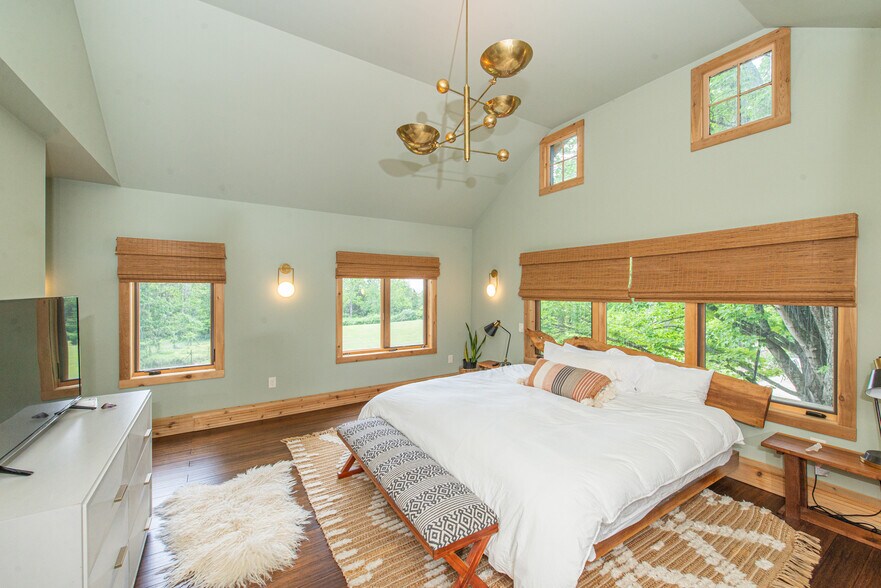 More Photos Of 62 Mount Pleasant Rd, Columbia Specialty For Sale