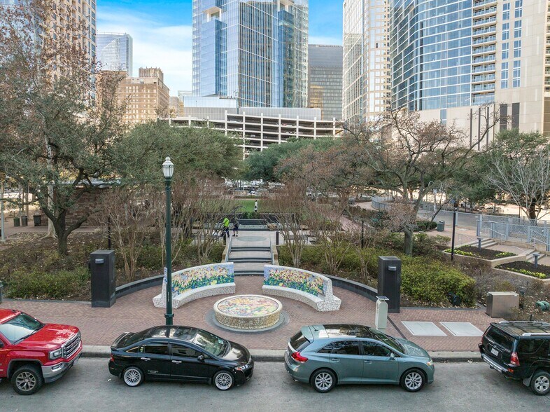 More Photos Of 809 Congress St, Houston Restaurant For Sale