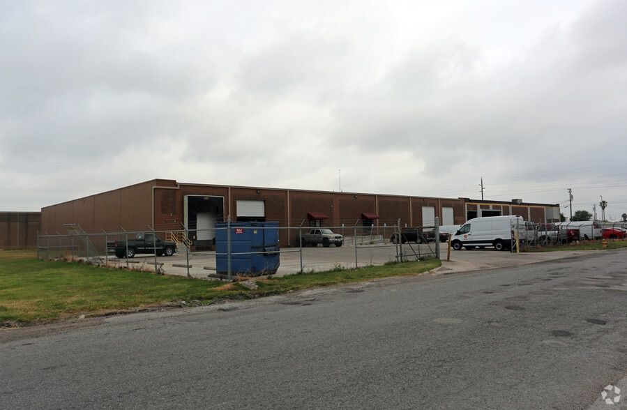 More Photos Of 101 45th St, Corpus Christi Distribution For Lease
