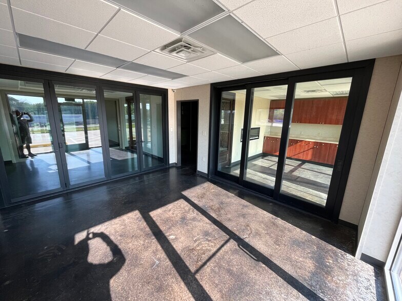 More Photos Of 14555 Hwy 75, Van Alstyne Distribution For Lease