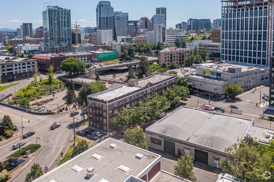 Primary Photo Of 1539-1541 W Burnside St, Portland Apartments For Sale