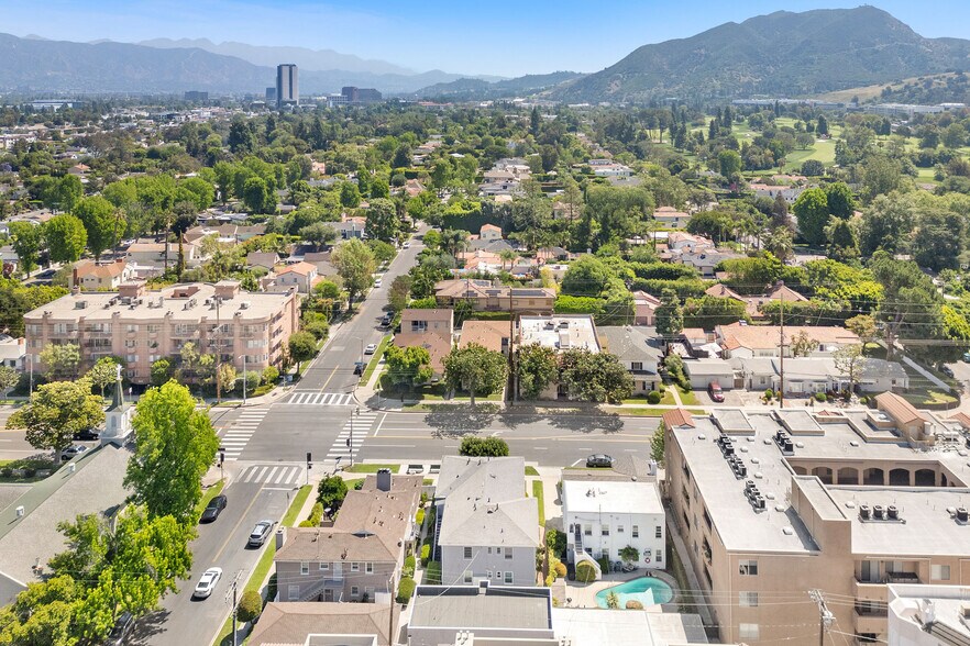 More Photos Of 4259 Cahuenga Blvd, Toluca Lake Apartments For Sale