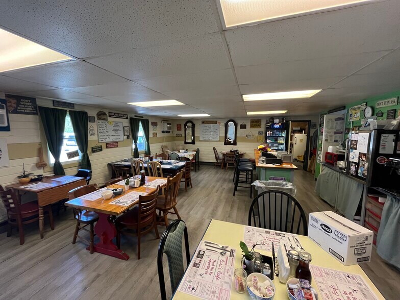 More Photos Of 502-510 Belfast Augusta Rd, Liberty General Retail For Sale