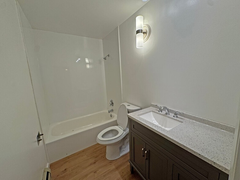 More Photos Of 539 W 61st St, Westmont Apartments For Sale