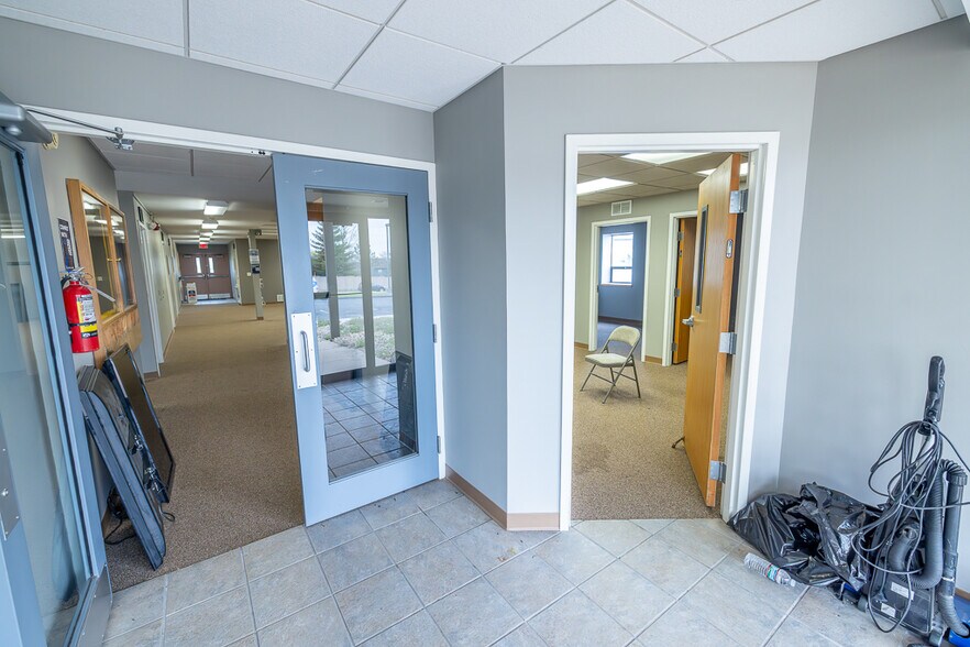 More Photos Of 800 SW 150 Hwy, Lee's Summit Office For Sale