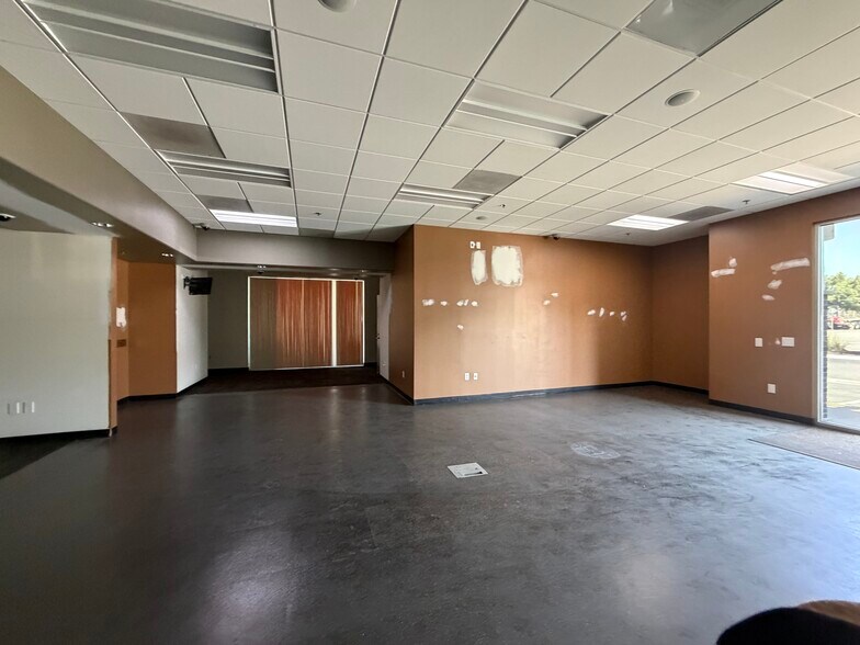 More Photos Of 600-640 W Mission Ave ave, Escondido Restaurant For Lease