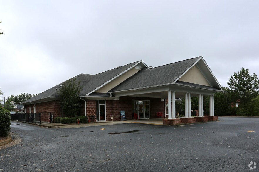 More Photos Of 4040 Johns Creek Pky, Suwanee General Retail For Sale