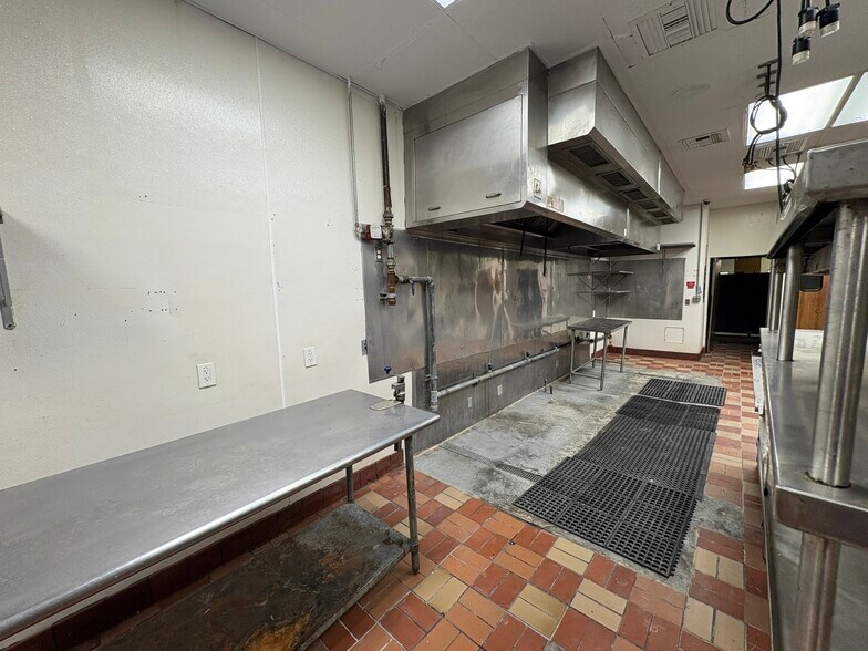 More Photos Of 220 NW 180th Ave, Pembroke Pines Restaurant For Lease