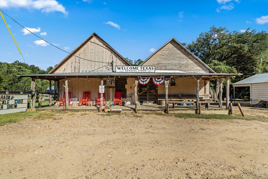 More Photos Of 12528 FM 109, Industry Bar For Sale