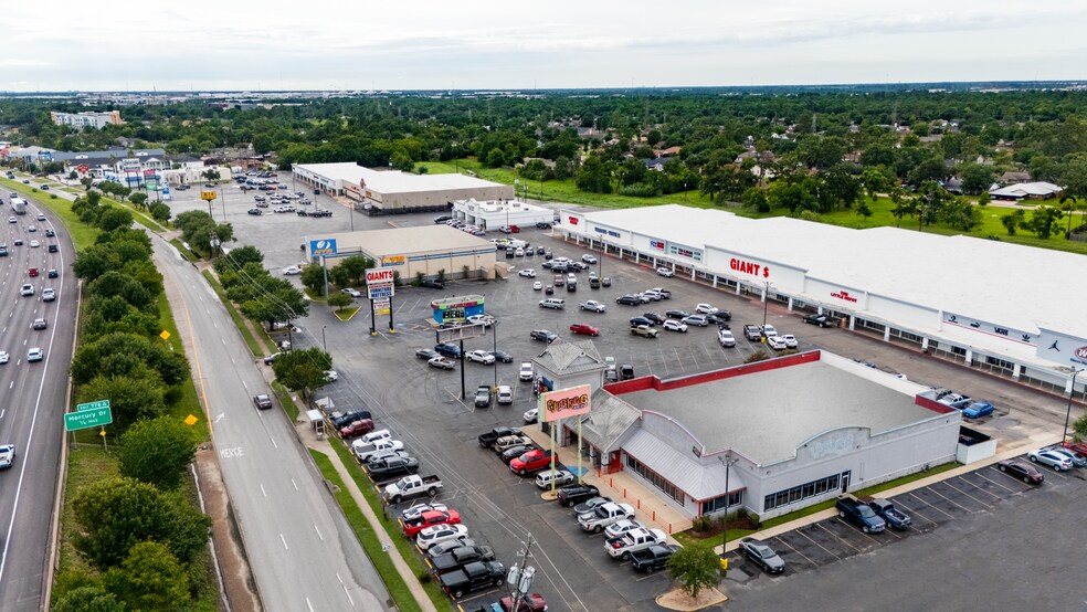 More Photos Of 10907-11095 East Fwy, Houston Unknown For Lease
