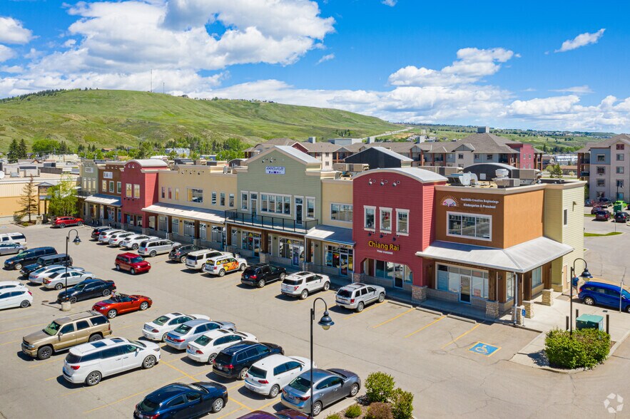 More Photos Of 120 5th Ave W, Cochrane Unknown For Lease