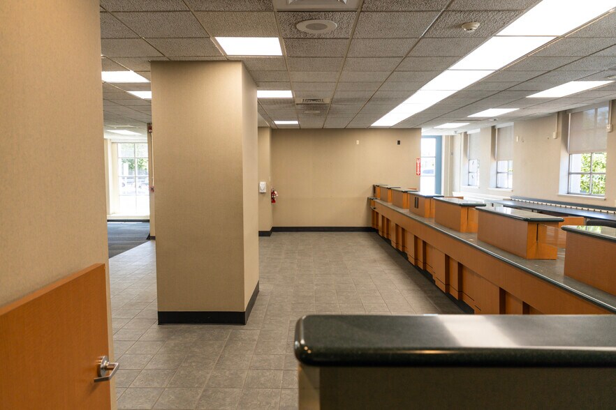 More Photos Of 2-6 N Main St, Wallingford Bank For Lease