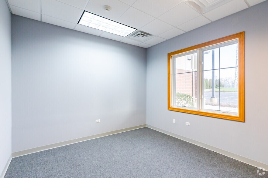 More Photos Of 1446 Merchant Dr, Algonquin Medical For Sale