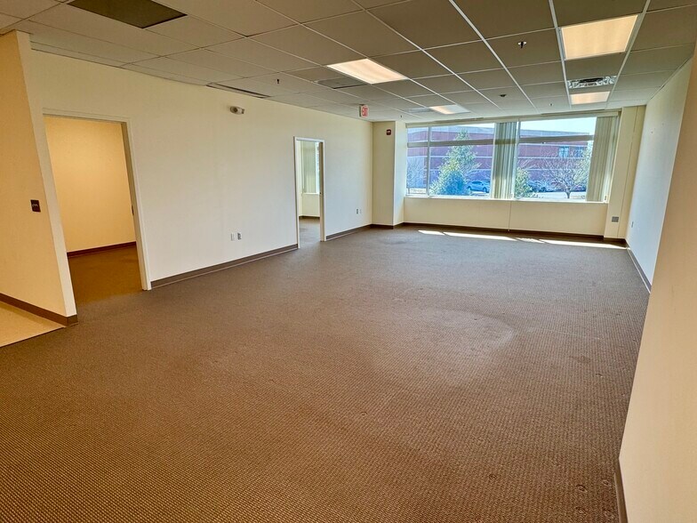More Photos Of 10621 Gateway Blvd, Manassas Office For Lease