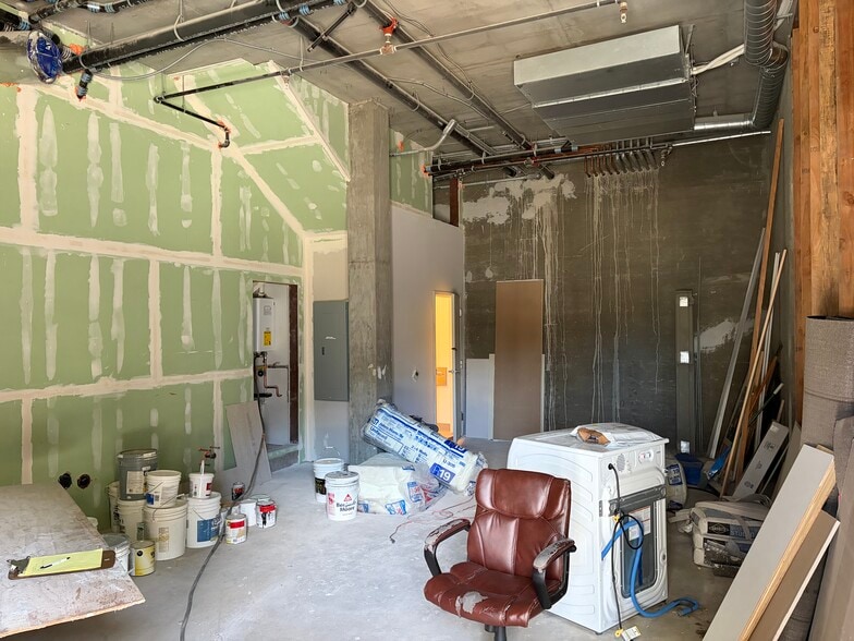 More Photos Of 2799 24th St, San Francisco Storefront For Lease