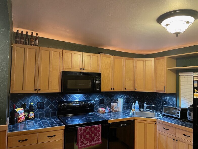 More Photos Of 5777 Summit St, Sylvania Specialty For Sale