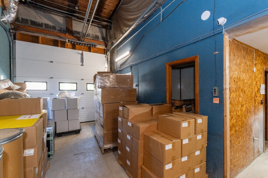 More Photos Of 10-12 Park St, Winchester Flex For Lease