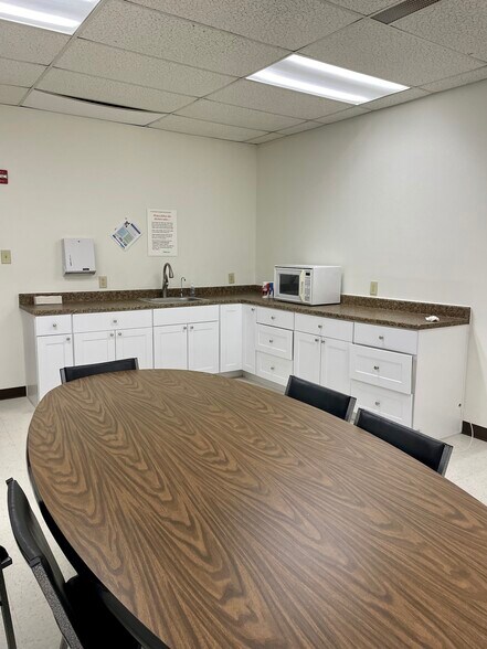 More Photos Of 2201 Arlington Downs Rd, Arlington Light Distribution For Sale