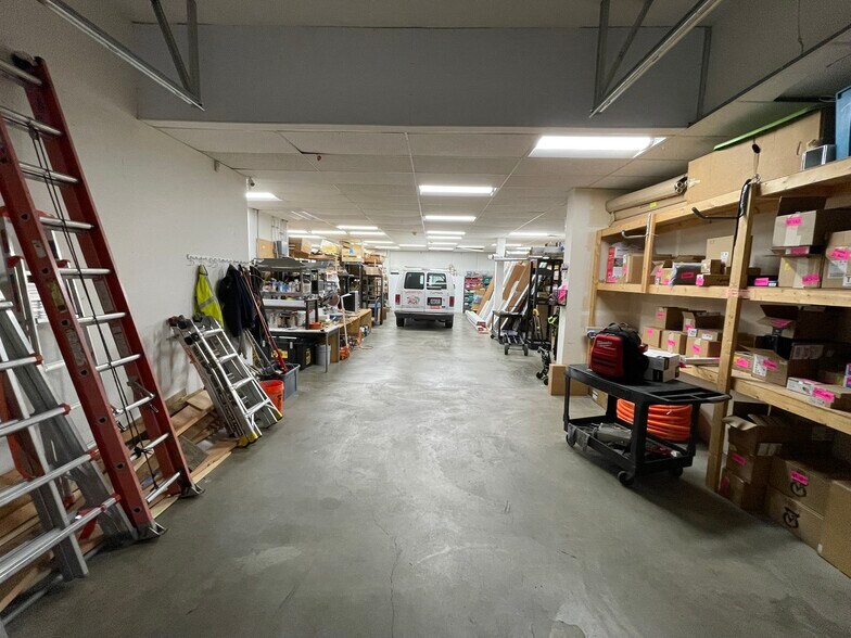 More Photos Of 13222-13228 SE 30th St, Bellevue Showroom For Lease