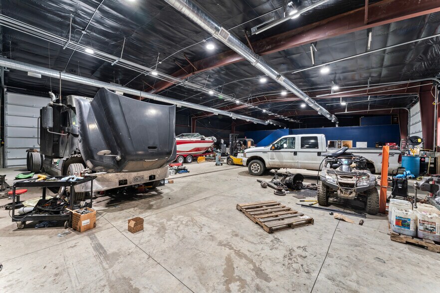 More Photos Of 814 SE Sunnyside School Rd, Blue Springs Warehouse For Sale