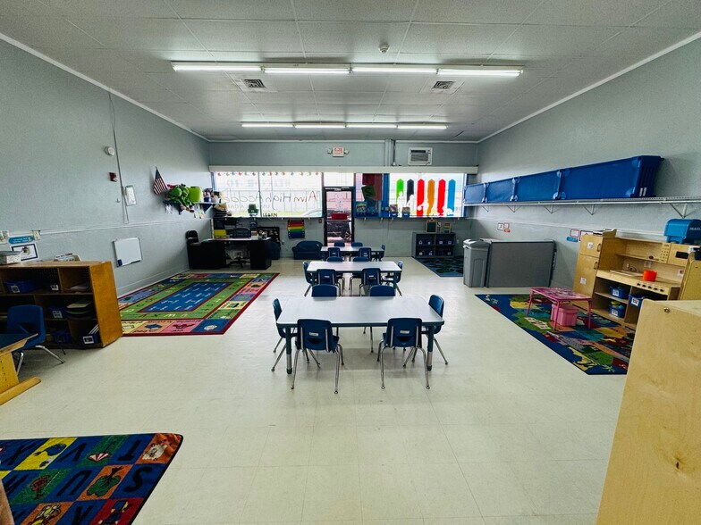 More Photos Of 749 S Central Ave, Umatilla Storefront For Sale