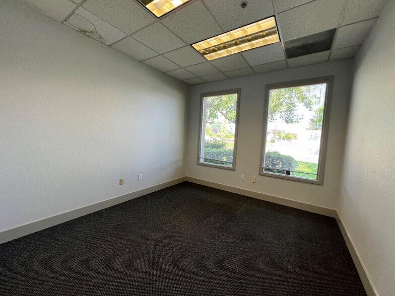 More Photos Of 415 Knollcrest Dr, Redding Office For Sale