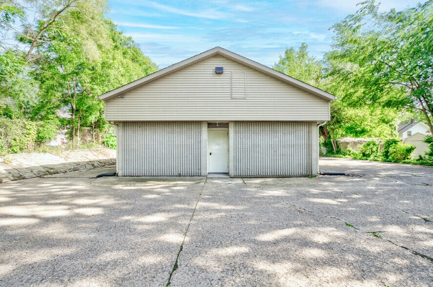 More Photos Of 1010 Burr St, Jackson Medical For Lease