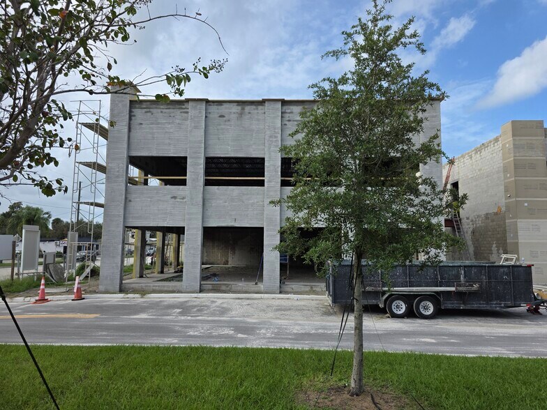 More Photos Of 425 S Woodland Blvd, Deland Office For Lease