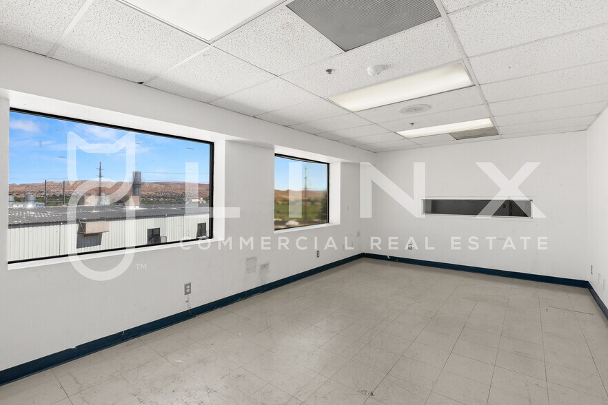 More Photos Of 188 N 3050 E, St George Manufacturing For Lease