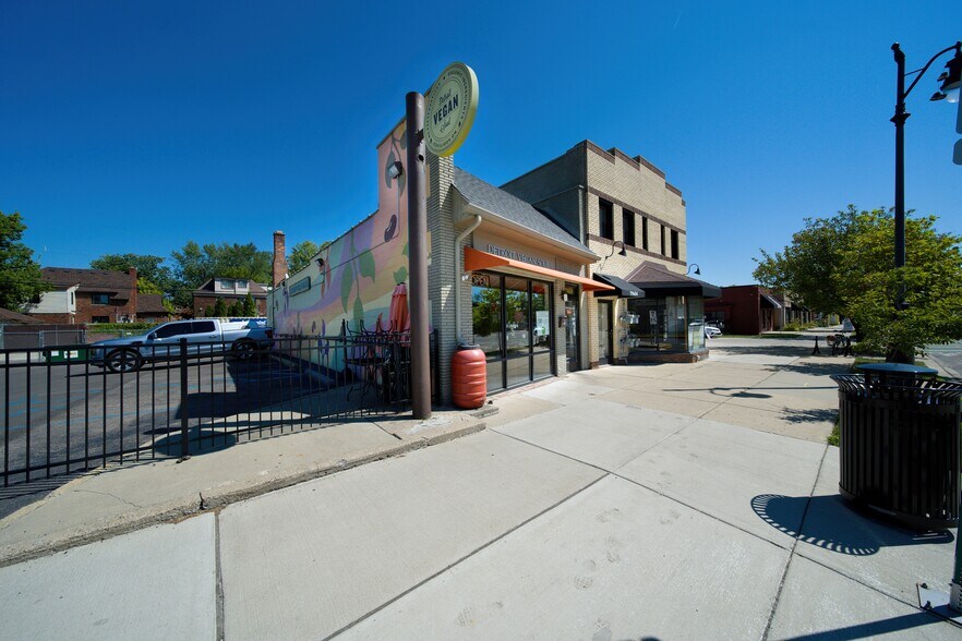 More Photos Of 19614 Grand River Ave, Detroit Storefront For Sale