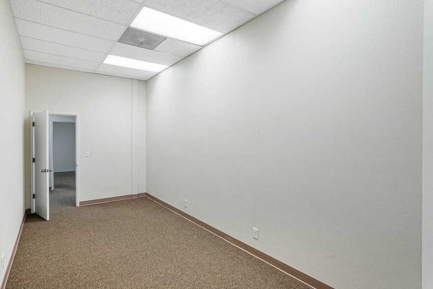 More Photos Of 919-935 NW Circle Blvd, Corvallis Storefront For Lease