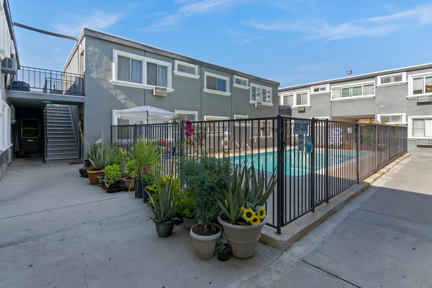 More Photos Of 8305-8325 Variel Ave, Canoga Park Apartments For Sale