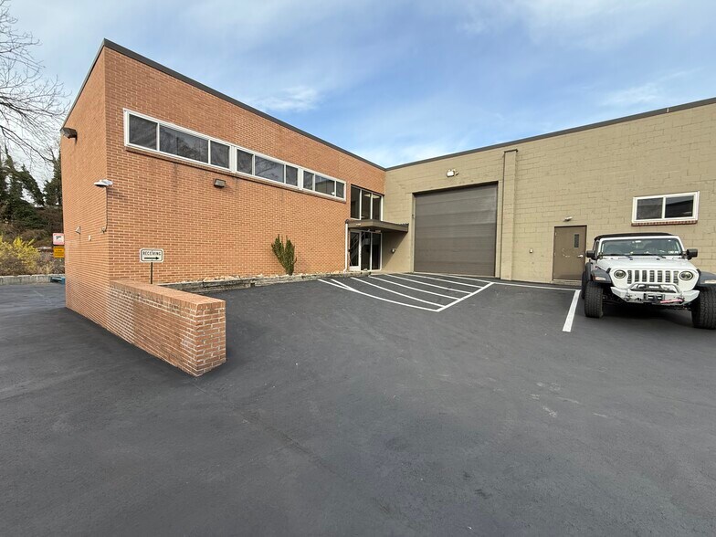 More Photos Of 668 Davisville Rd, Willow Grove Manufacturing For Sale