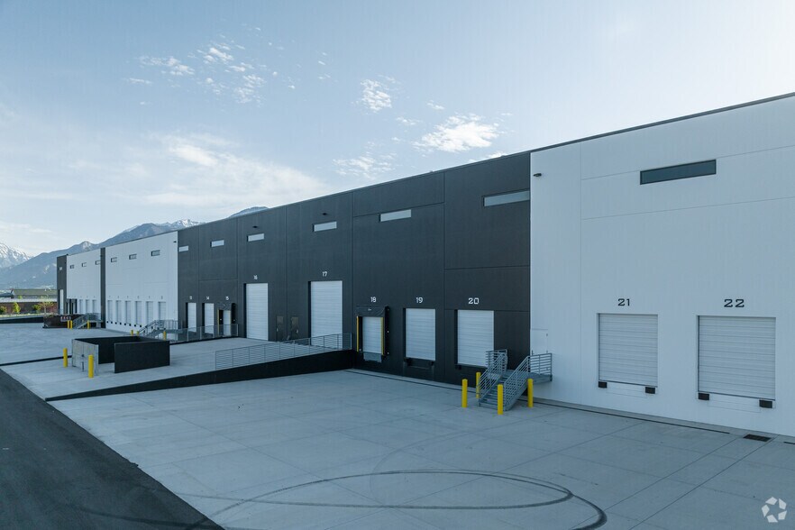 More Photos Of 2111 Center Street, Springville Warehouse For Lease