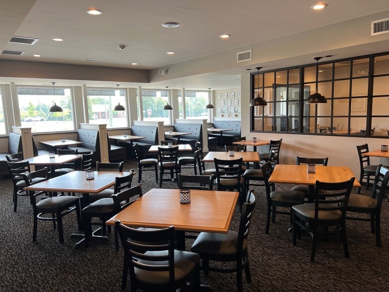 More Photos Of 17780 Fort St, Riverview Restaurant For Sale