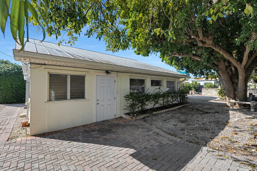 More Photos Of 27001 Overseas Hwy, Cudjoe Key Garden Center For Sale