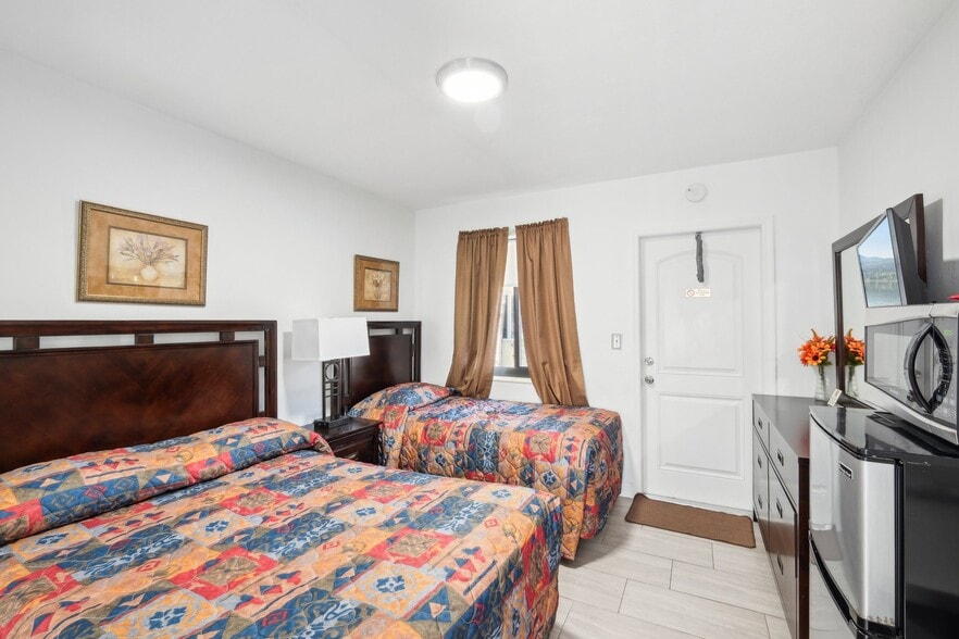 More Photos Of 1201 S Federal Hwy, Hollywood Hotel For Sale