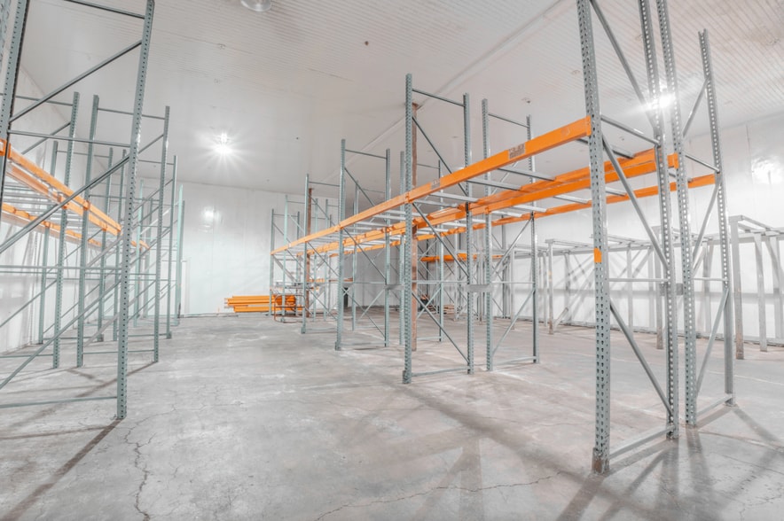 More Photos Of 295-455 Deslauriers Rue, Saint-Laurent Warehouse For Lease