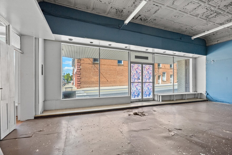 More Photos Of 1850 Church St, Appomattox Bar For Sale