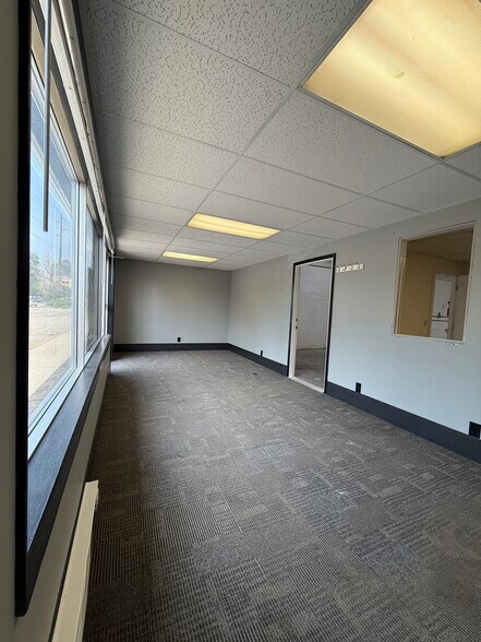 More Photos Of 337-339 S 26th St, Billings Flex For Lease