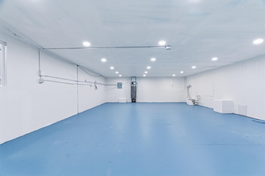 More Photos Of 9550 Main St, Penngrove Showroom For Sale