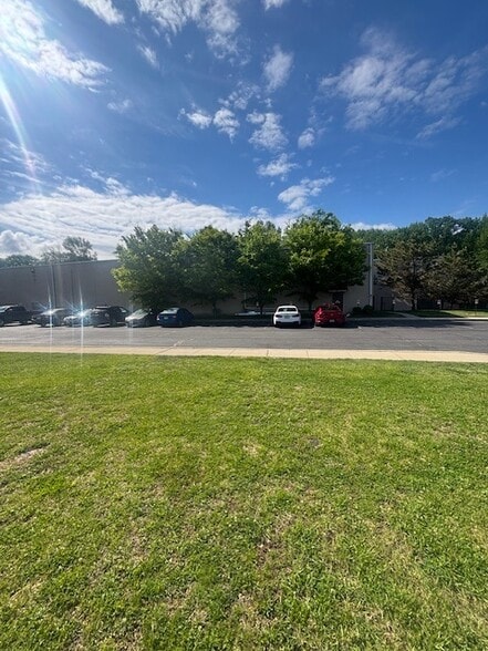 More Photos Of 8 Timber Ln, Marlboro Manufacturing For Lease