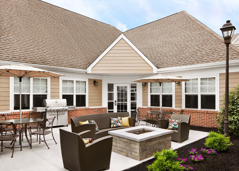 More Photos Of 1 Hampton Ct, Carlisle Hotel For Sale