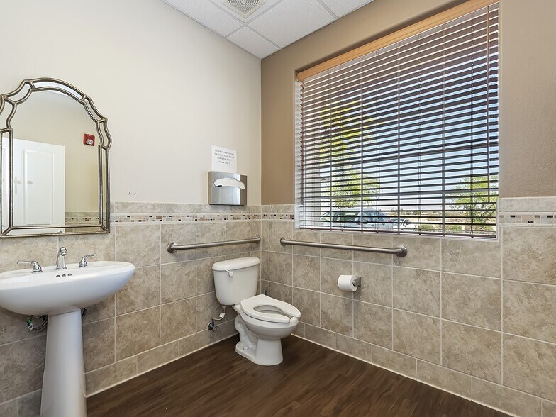 More Photos Of 35400 Bob Hope Dr, Rancho Mirage Medical For Sale