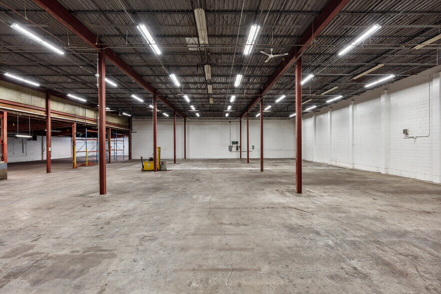 More Photos Of 3944 Auburn St, Rockford Industrial For Sale