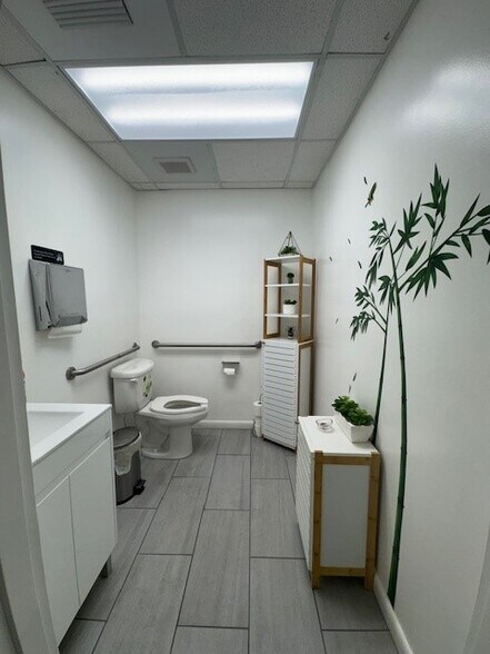 More Photos Of 12601 NW 115th Ave, Medley Warehouse For Lease