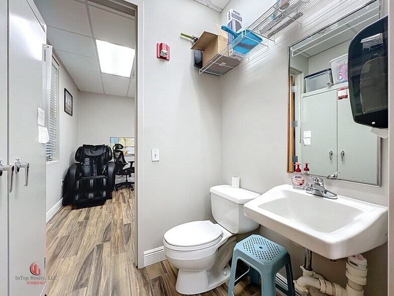 More Photos Of 1507 S Hiawassee Rd, Orlando Medical For Lease