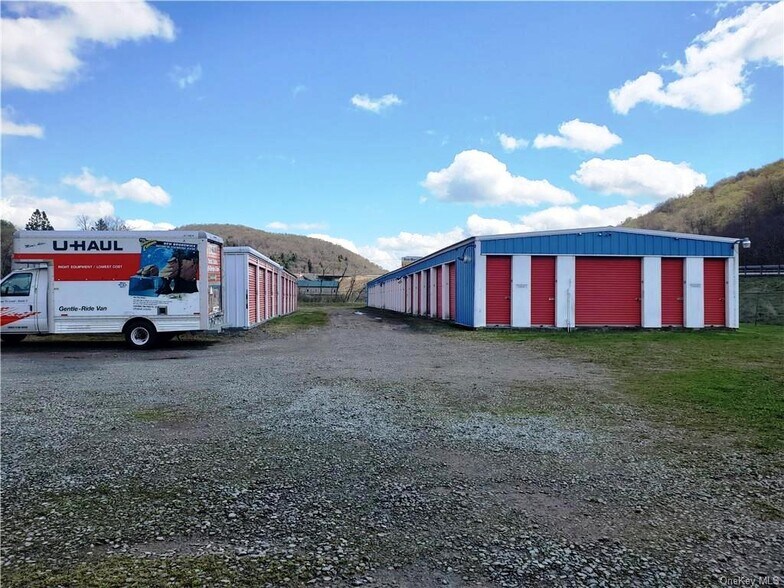 More Photos Of 206 Service Rd, Parksville Office For Sale