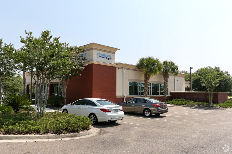 More Photos Of 8165 Point Meadows Way, Jacksonville Bank For Lease