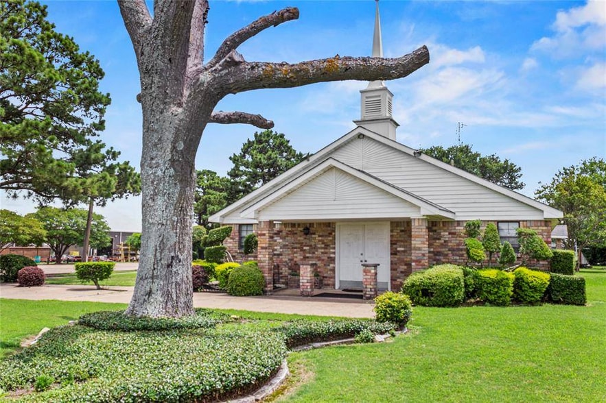 Primary Photo Of 21177 US Highway 80, Wills Point Religious Facility For Sale